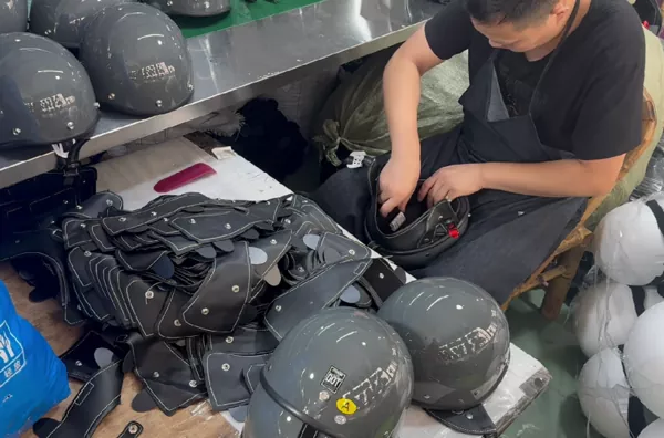 プロのオートバイ用ヘルメットのサプライヤーはどのようにして海外での信頼できるアフターサポートを確保しているのでしょうか?